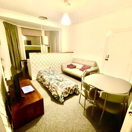 The Walnut Suite Lovely One Bedroom Flat In Stoke. بلايموث المظهر الخارجي الصورة