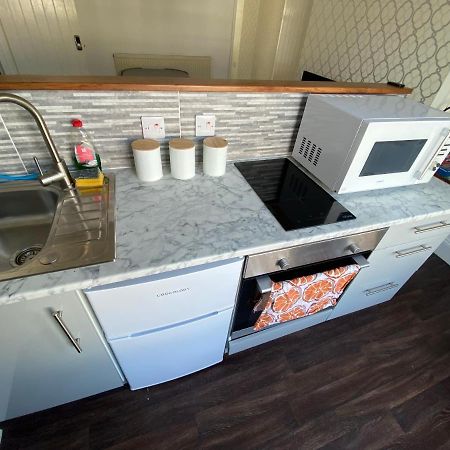 The Walnut Suite Lovely One Bedroom Flat In Stoke. بلايموث المظهر الخارجي الصورة