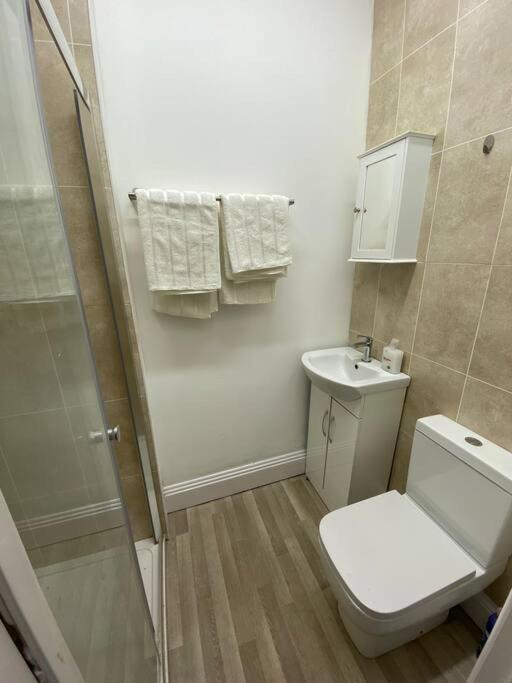 The Walnut Suite Lovely One Bedroom Flat In Stoke. بلايموث المظهر الخارجي الصورة