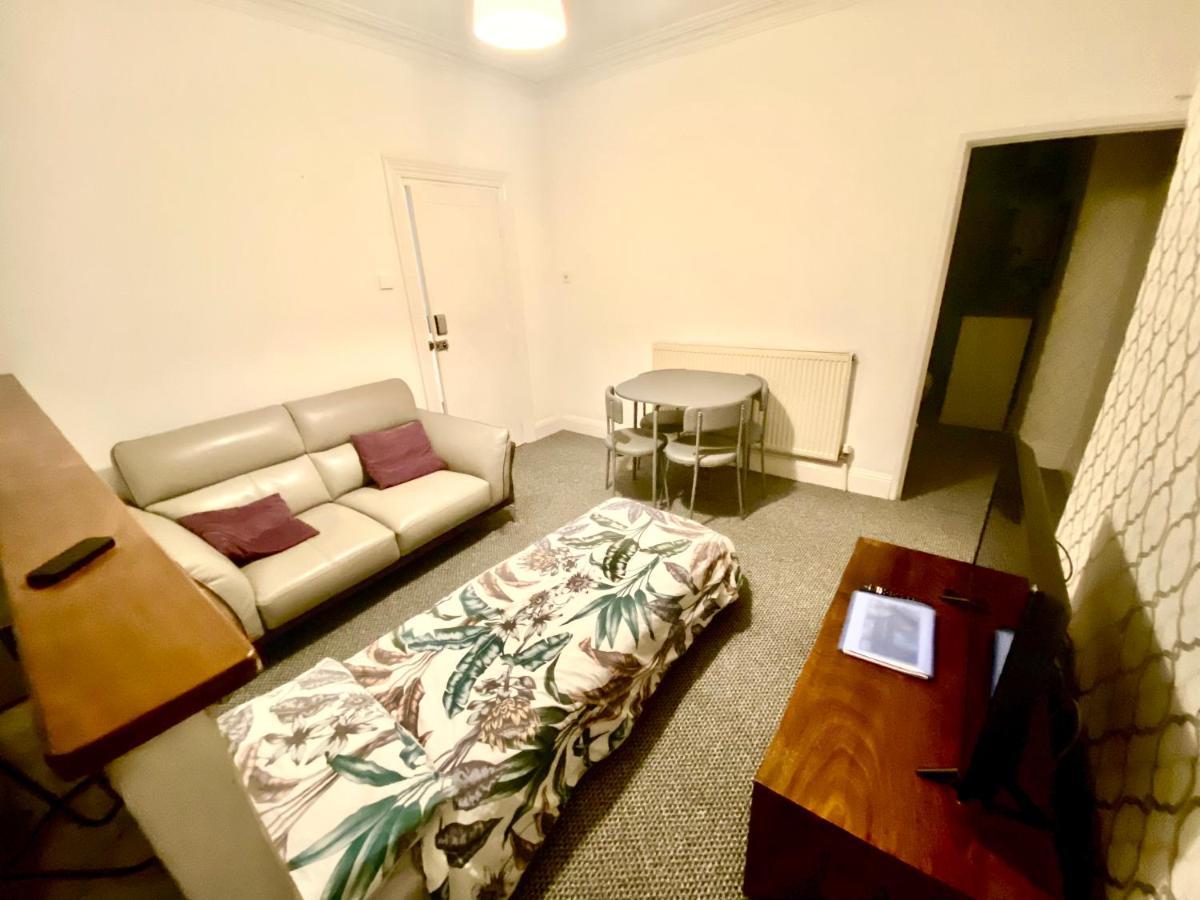 The Walnut Suite Lovely One Bedroom Flat In Stoke. بلايموث المظهر الخارجي الصورة