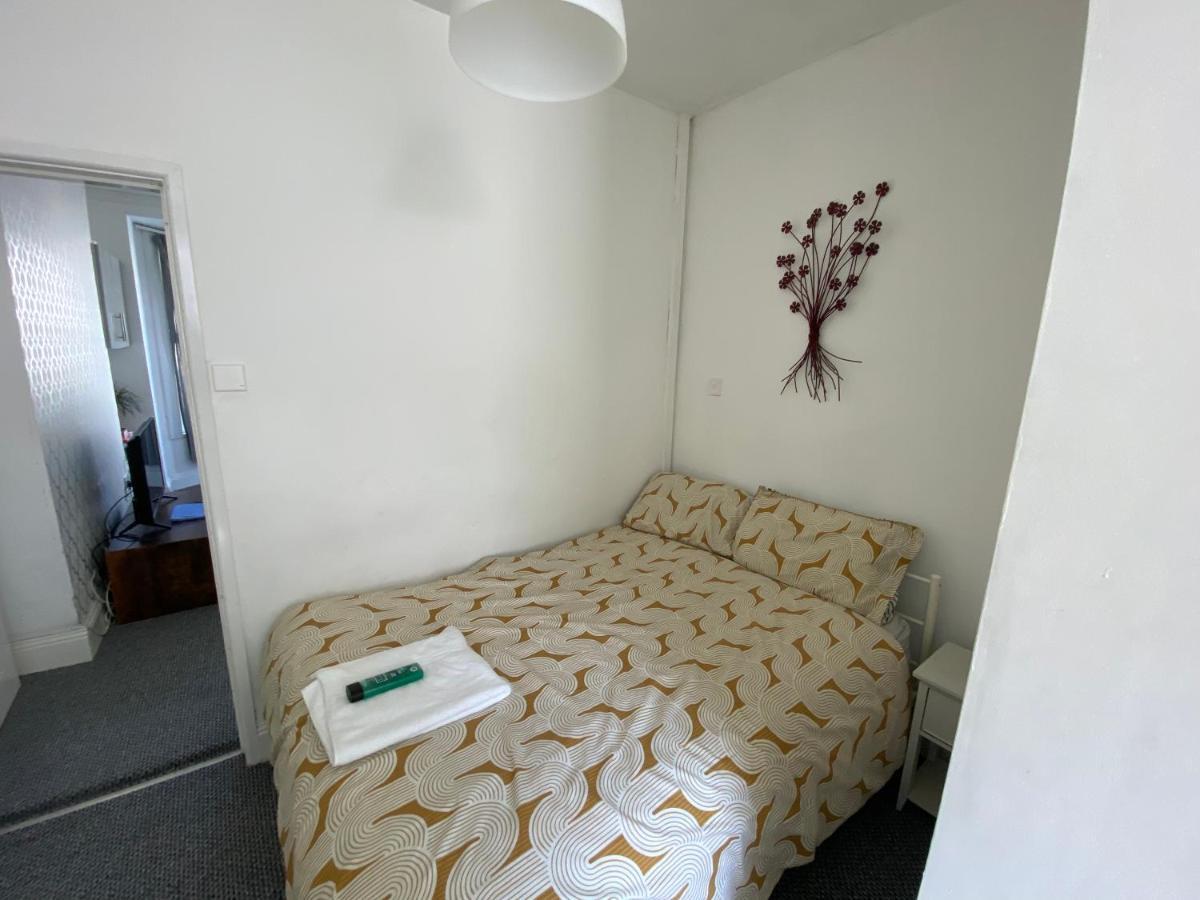 The Walnut Suite Lovely One Bedroom Flat In Stoke. بلايموث المظهر الخارجي الصورة