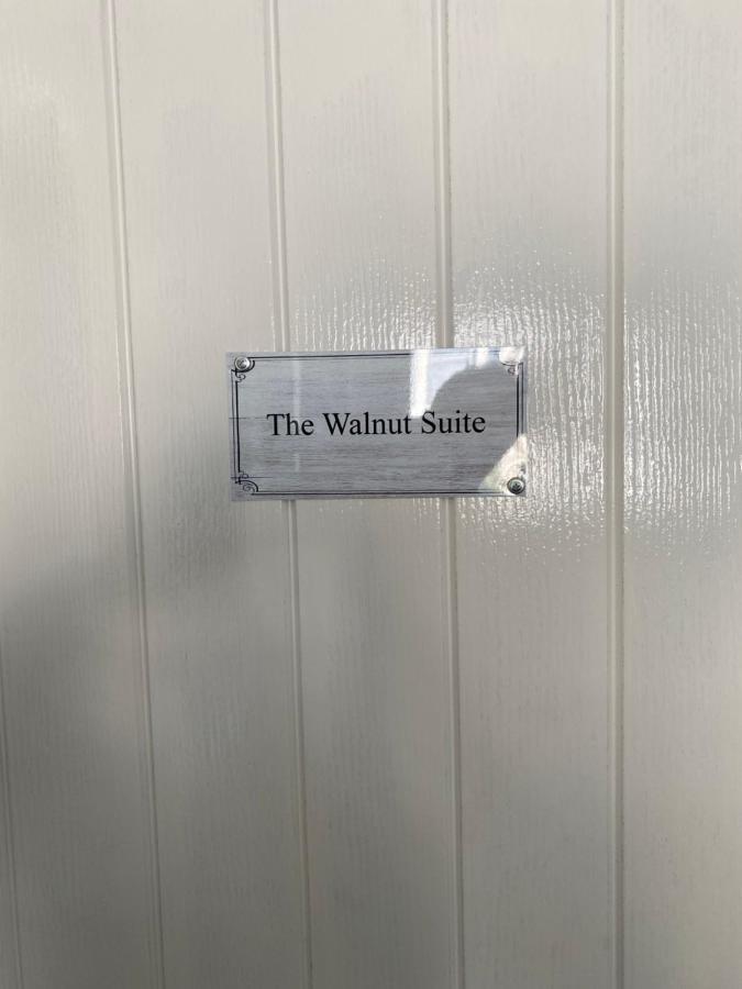 The Walnut Suite Lovely One Bedroom Flat In Stoke. بلايموث المظهر الخارجي الصورة