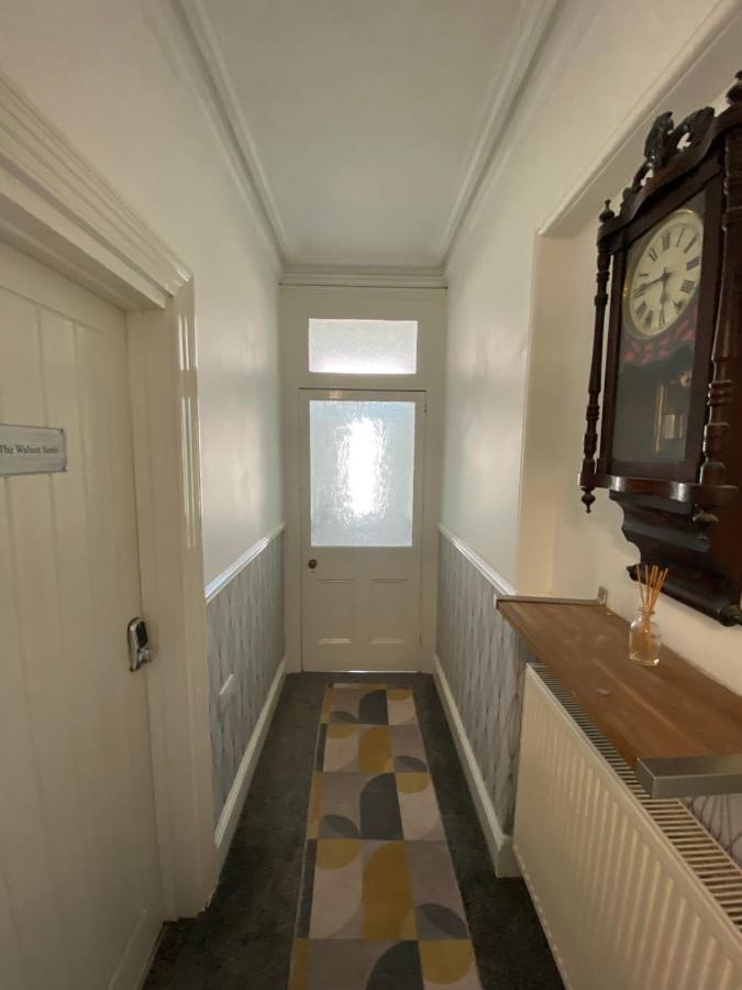 The Walnut Suite Lovely One Bedroom Flat In Stoke. بلايموث المظهر الخارجي الصورة