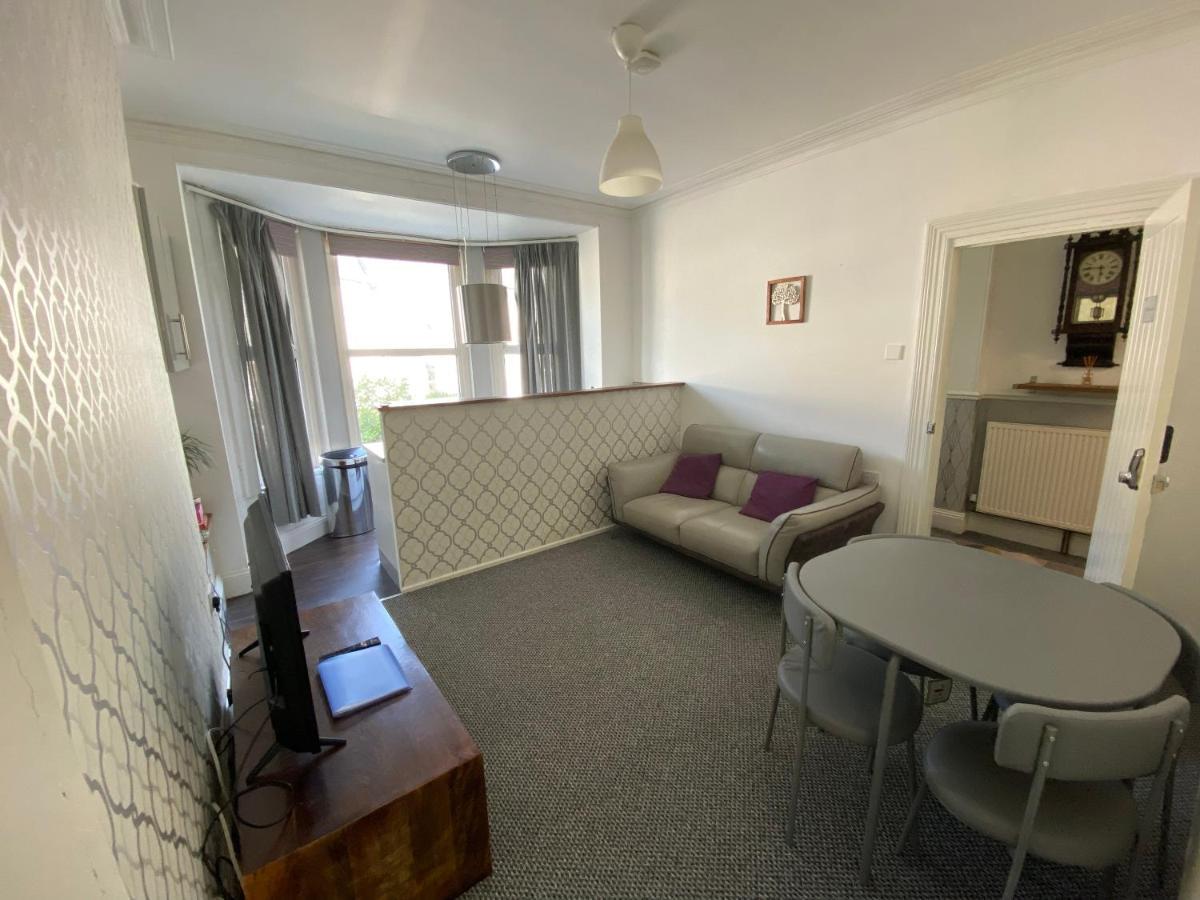 The Walnut Suite Lovely One Bedroom Flat In Stoke. بلايموث المظهر الخارجي الصورة