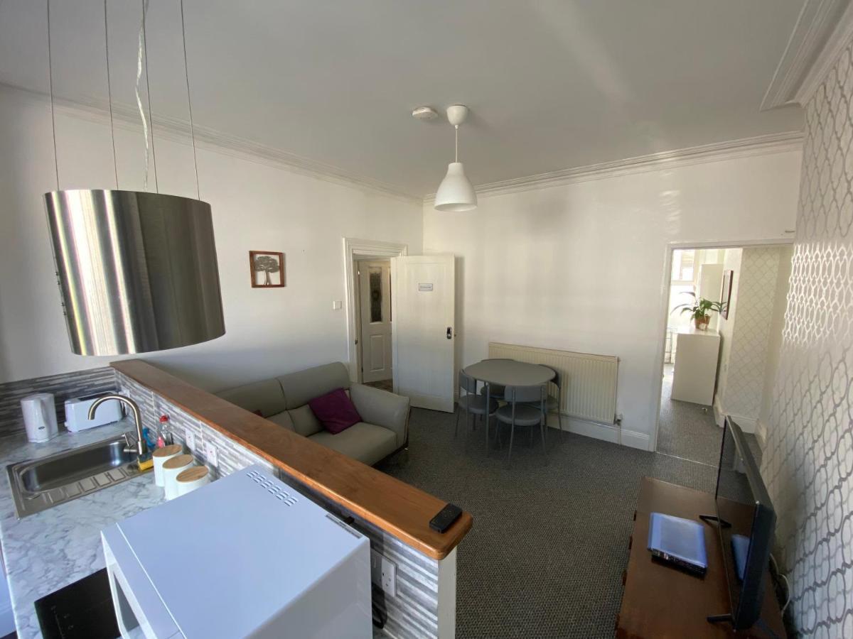 The Walnut Suite Lovely One Bedroom Flat In Stoke. بلايموث المظهر الخارجي الصورة