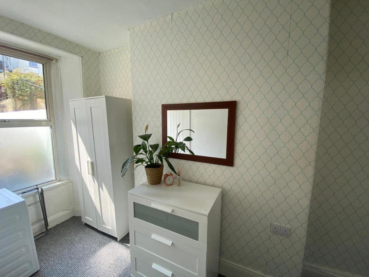 The Walnut Suite Lovely One Bedroom Flat In Stoke. بلايموث المظهر الخارجي الصورة