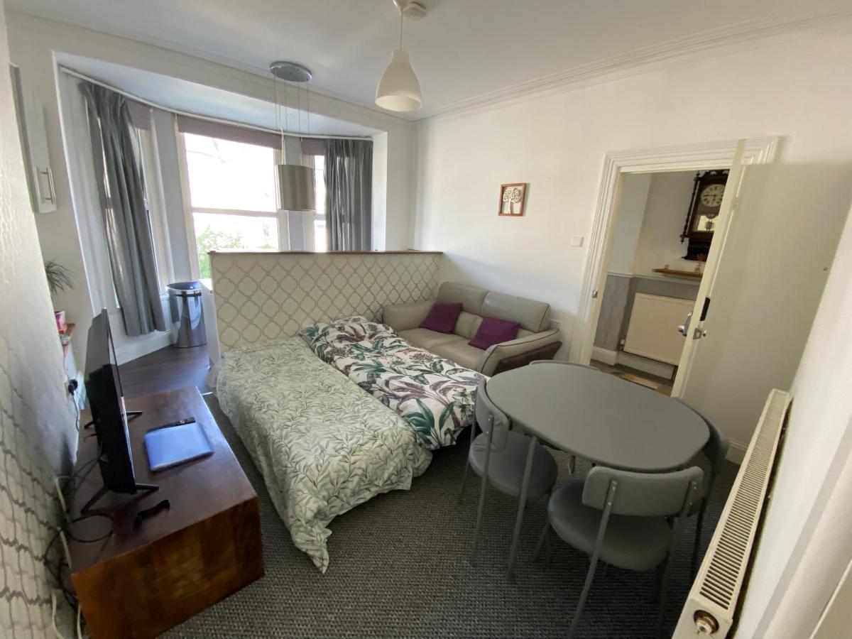 The Walnut Suite Lovely One Bedroom Flat In Stoke. بلايموث المظهر الخارجي الصورة